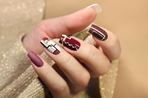 From Classic to Glam: Nail Extension Designs Popular in Dubai