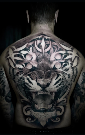 Tattoo Zetten in Delft? Bezoek Blood Group Ink Tattoo Studio