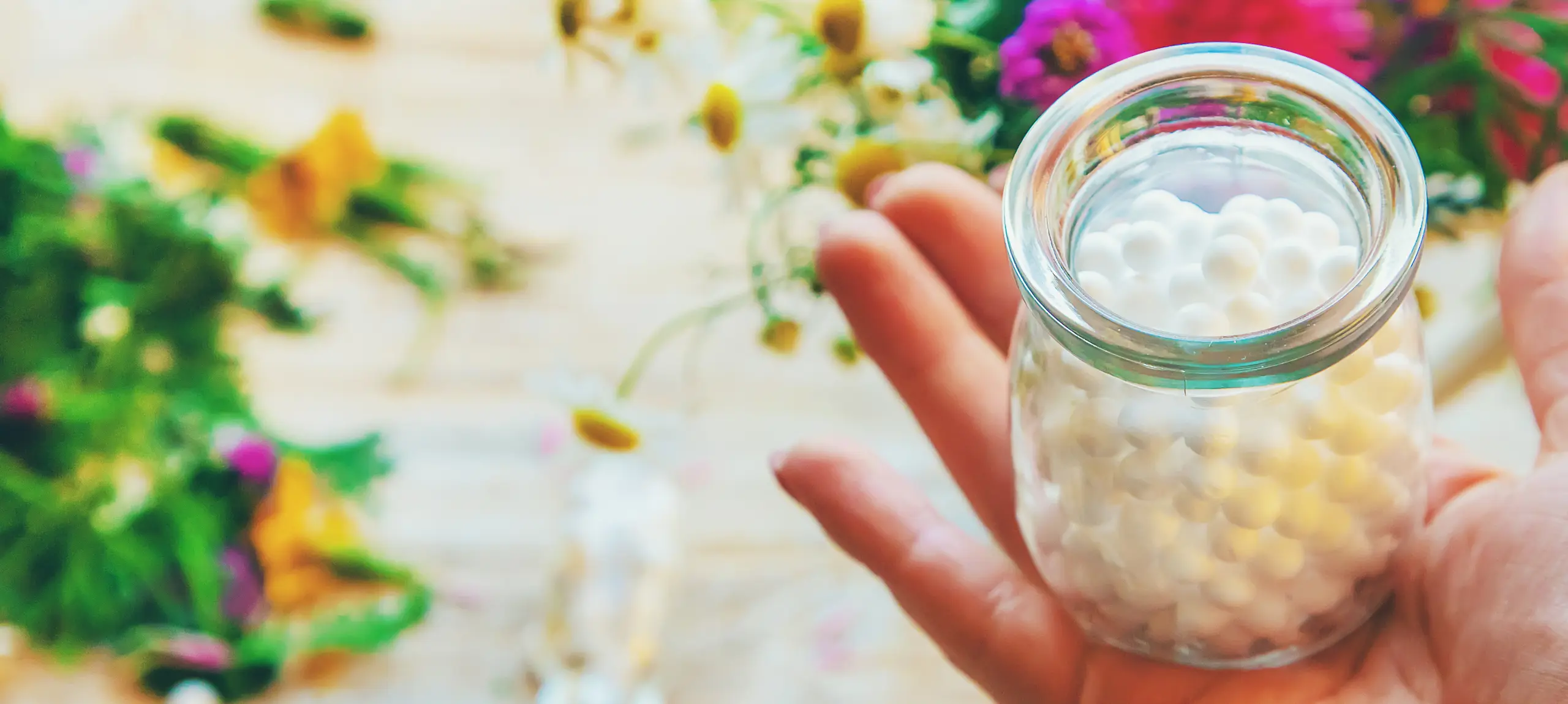 ¿Qué es la homeopatía? Descubre cómo funciona y qué debes saber